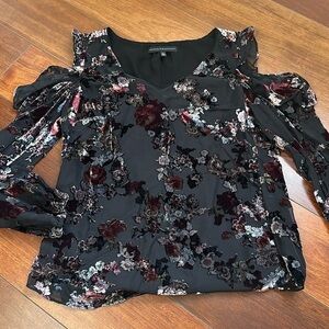 White House Black Market Velvet Overlay Cold Shoulder Blouse Sz 6 Black Burgundy
